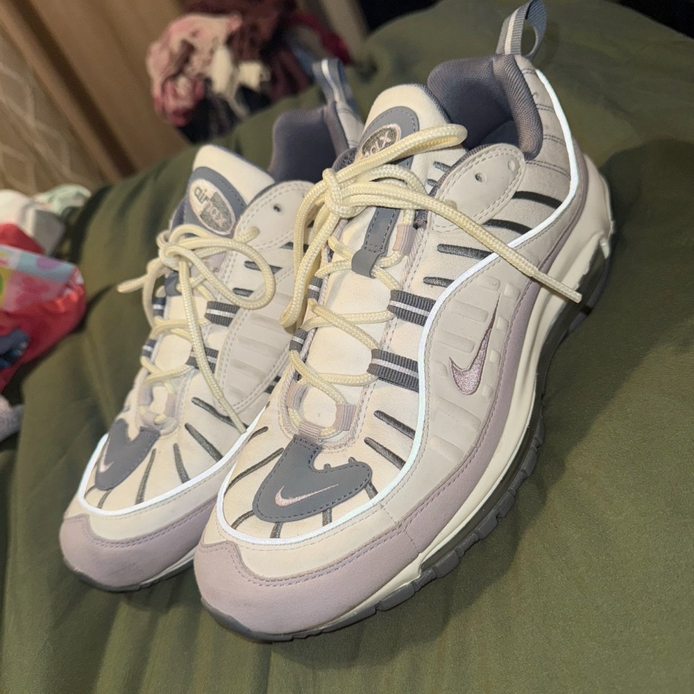 Nike Air Max 98 in Cream and Purple